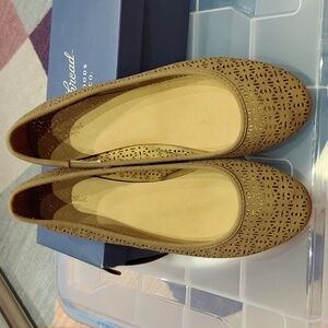 Women's size 11 flats